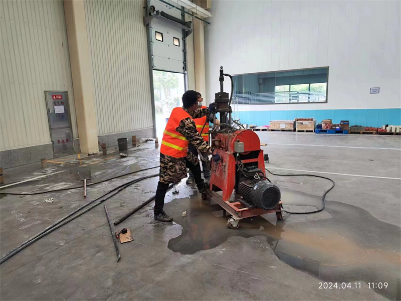 绥中厂房地面下沉塌陷注浆加固施工